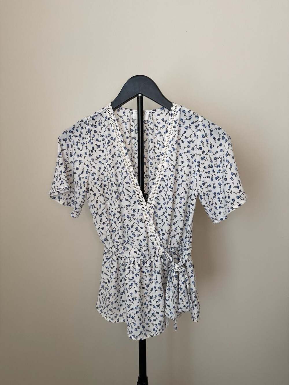 Sienna Sky‎ Floral Wrap Blouse Size XS